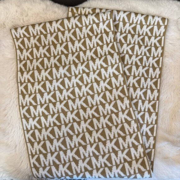 Michael Kors Monogram Infinity Scarf Beige & White Wool Blend - Picture 2 of 4